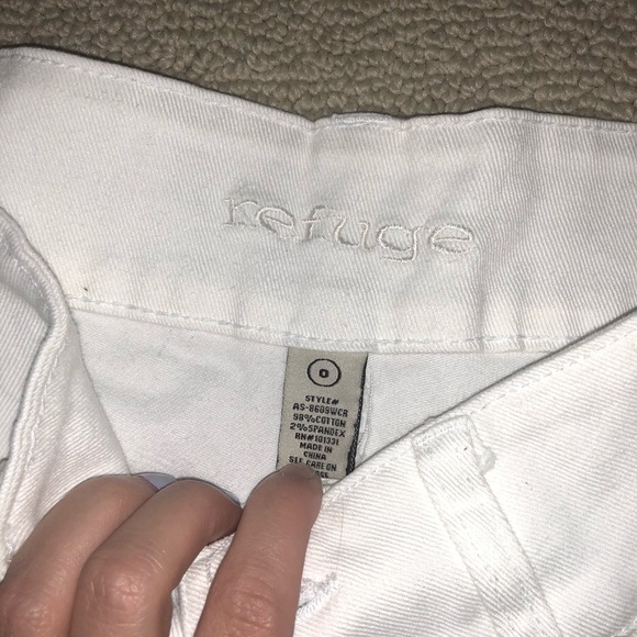 White Mid Rise Jean Shorts Size 0 Charolette Russe - Picture 5 of 8